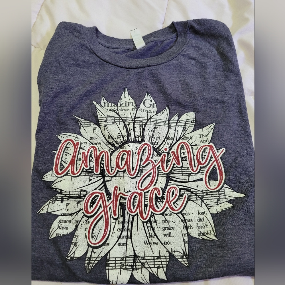 3/$35 Women's Christian T-shirt Size Large Super Soft